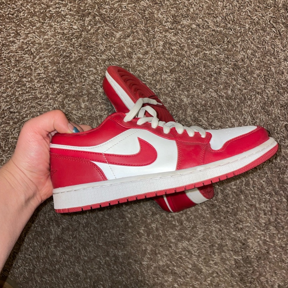 COPY - Gym reds. Super nice condition